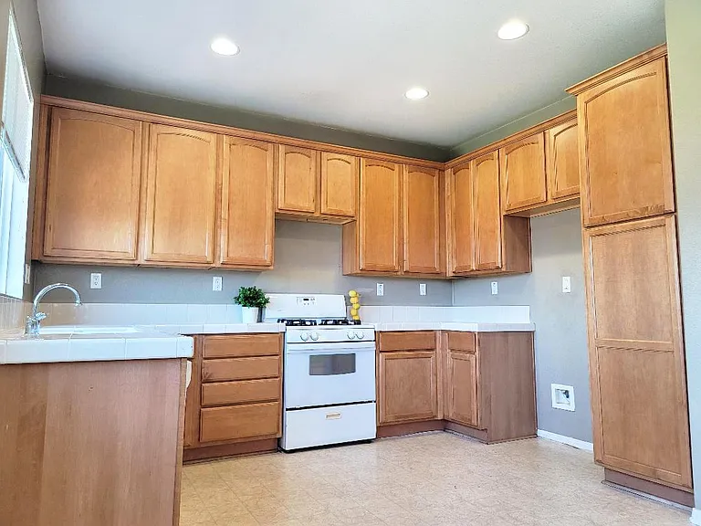 15431 Park Point Ave #102 — Photo 6
