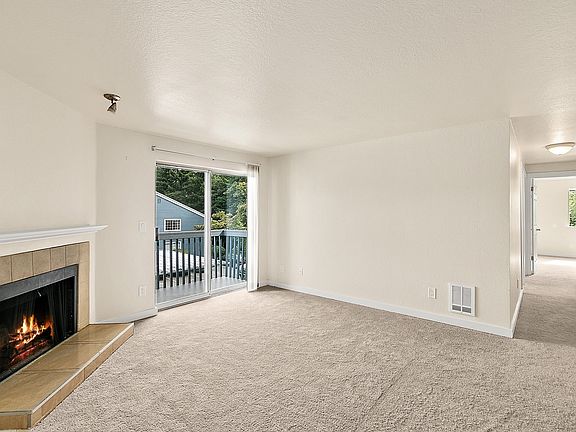 4th image of 16817 Larch Way Unit D201