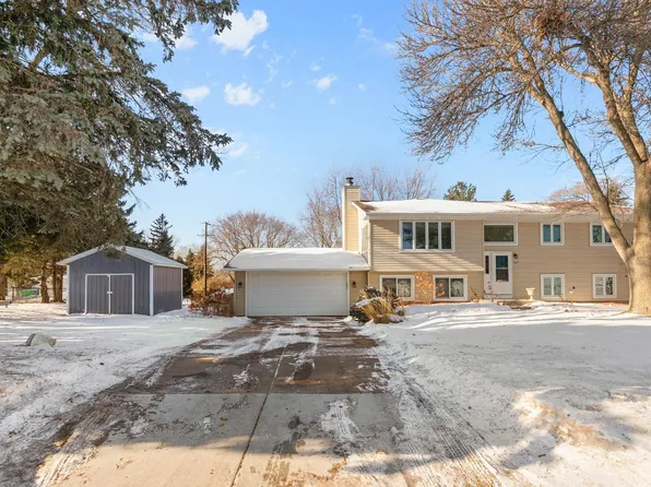 1887 Lakewood Dr N, Maplewood, MN 55109