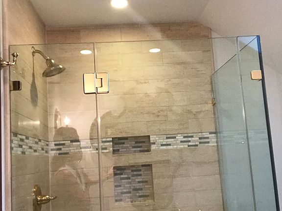 Master Bathroom w/Travertine