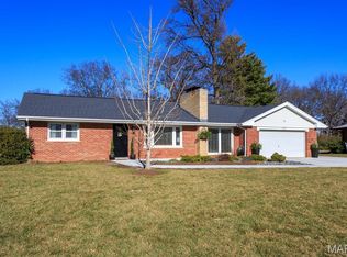 12415 Matthews Ln, Saint Louis, MO 63127