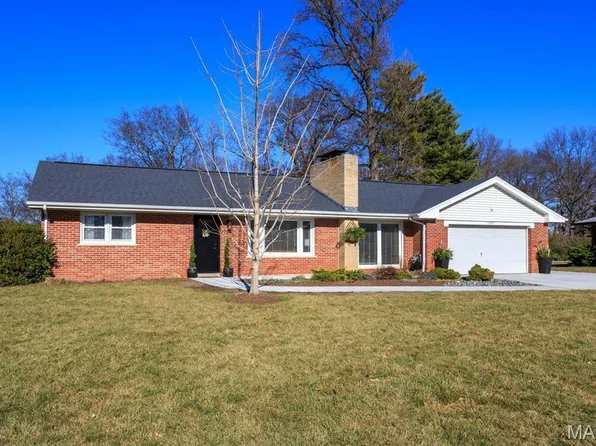 12415 Matthews Ln, Saint Louis, MO 63127