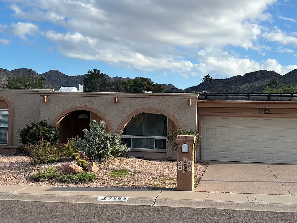 3263 E Vogel Ave