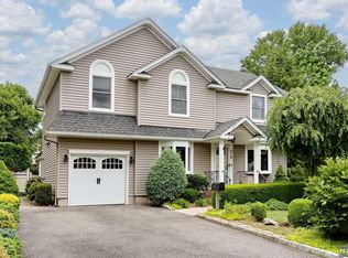 210 Kensington Rd, River Edge, NJ 07661