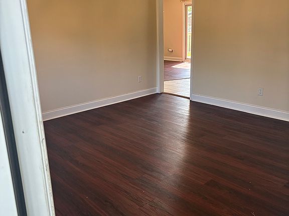 4th image of 385 Riviera Ct