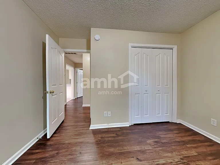 420 Roberts Way — Photo 16