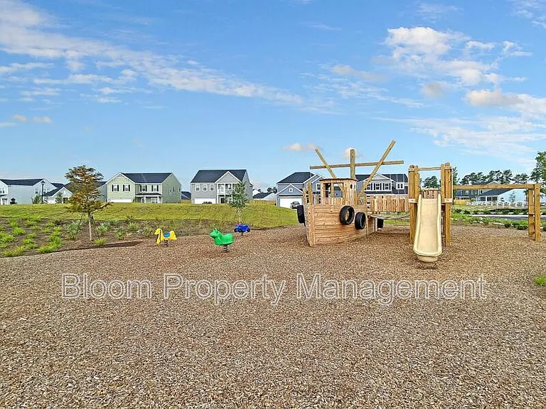 451 Carrara Dr — Photo 51