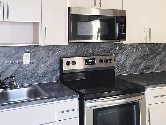 4th image of 1003 NW 73rd St #0