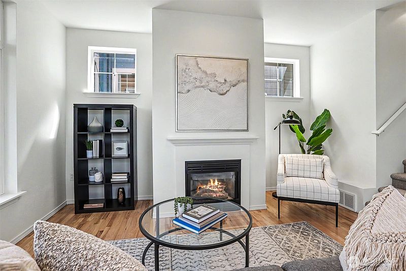 4th image of 4001 31st Avenue S