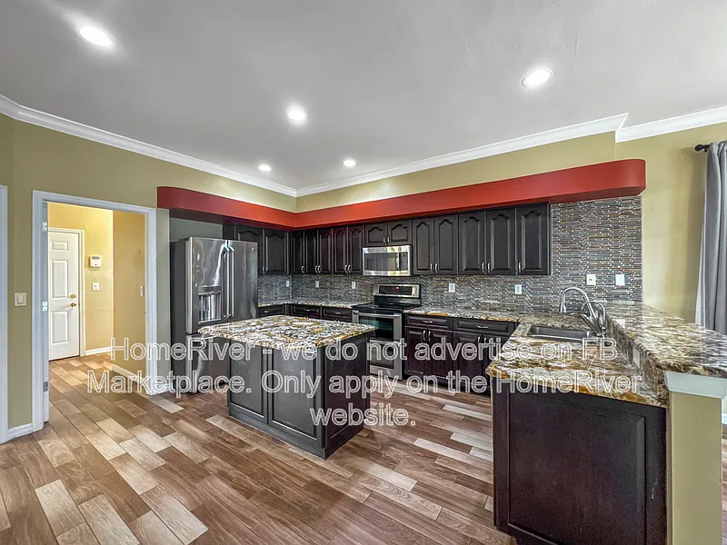5 bed, 3.0 bath, 3358 sqft, $3,500 — Photo 3