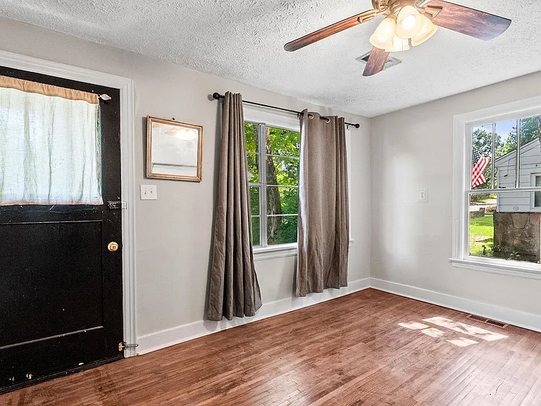 5617 Lee Ave — Photo 13