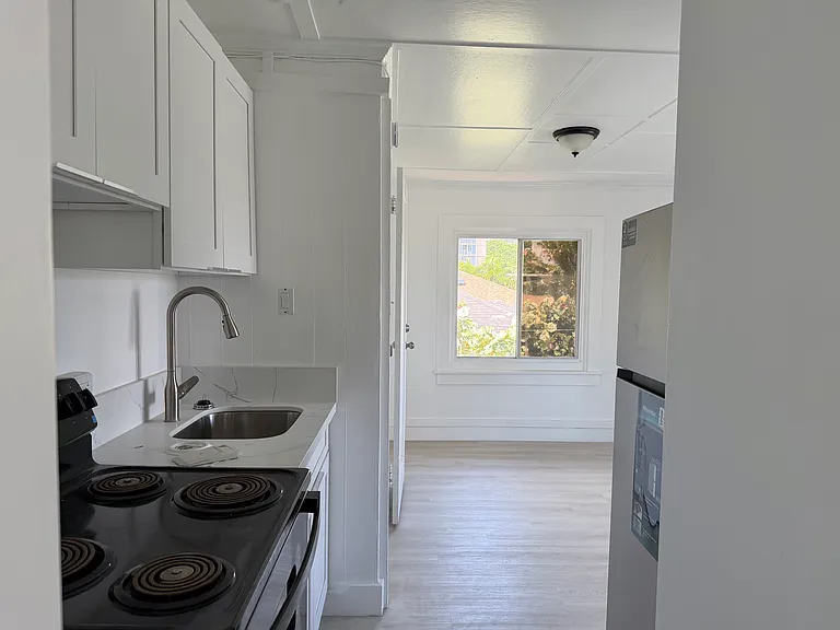 1665 Piikoi St #F — Photo 3