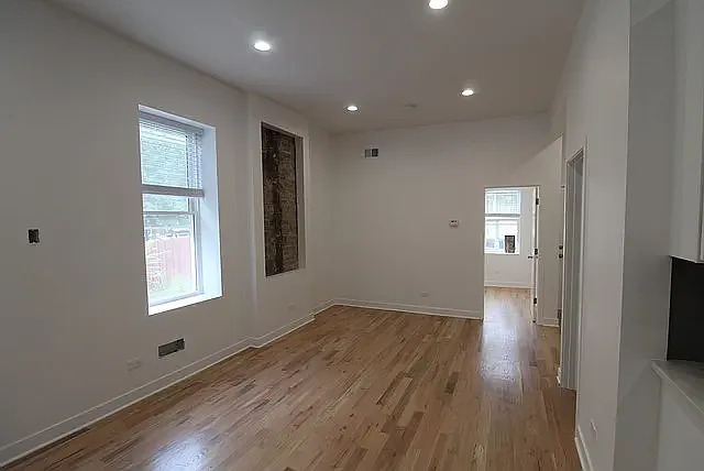 3 bed, 1400 sqft, $3,340 — Photo 4