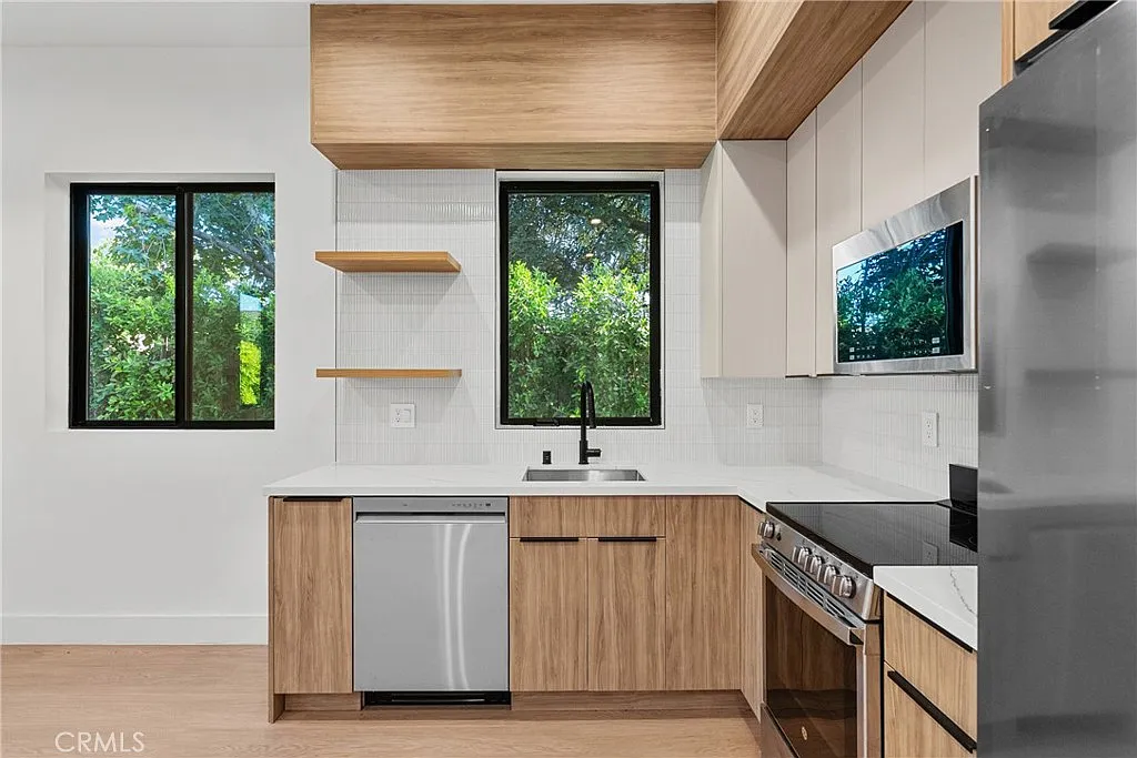 2 bed, 950 sqft, $3,800 — Photo 4