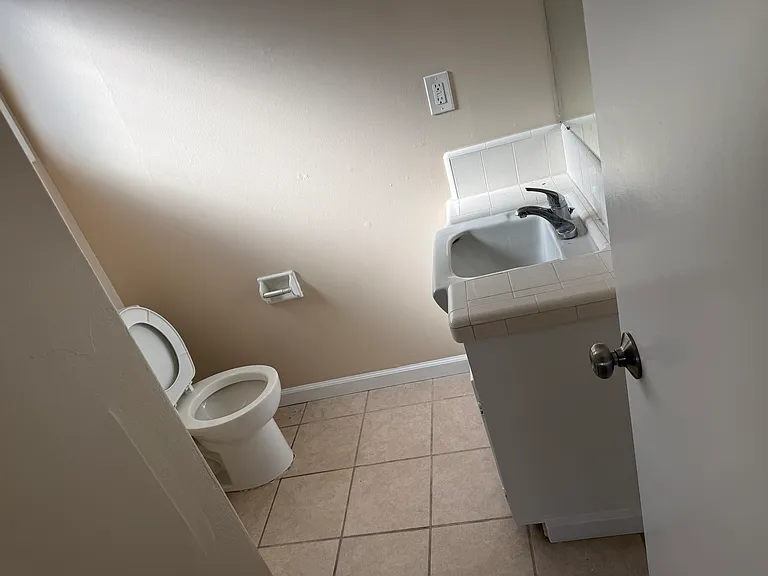 8040 La Jolla Shores Dr #E — Photo 12