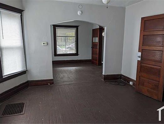 3rd image of 1023 Washington Ave #1