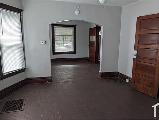 1023 Washington Ave #1 — Photo 3
