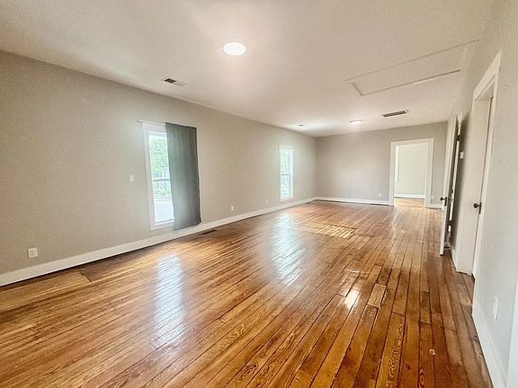 3rd image of 605 Taylor Ave #1