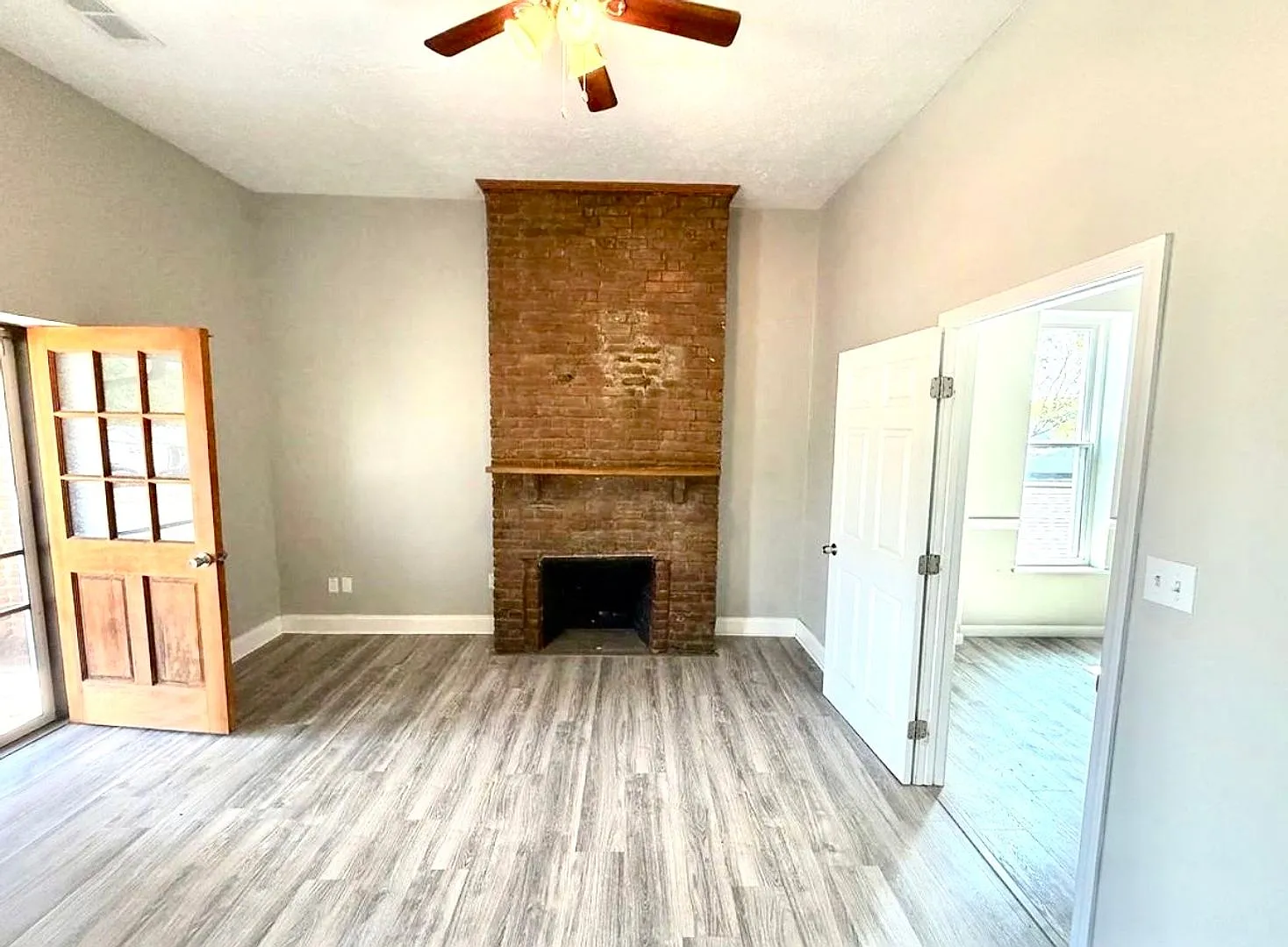 531 E Chestnut St — Photo 3