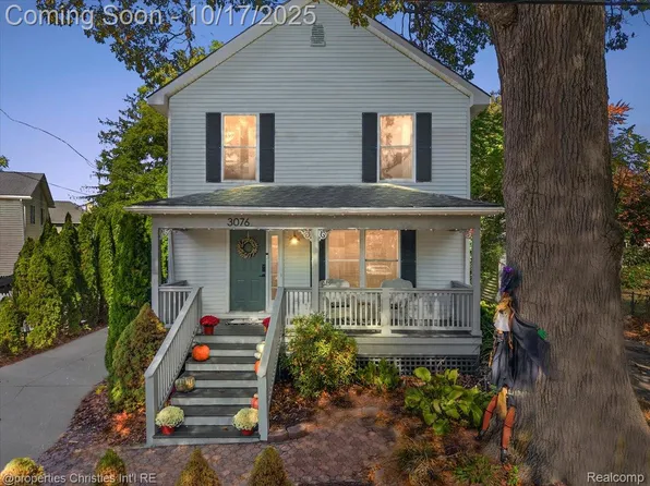 3076 Pridham St, Keego Harbor, MI 48320