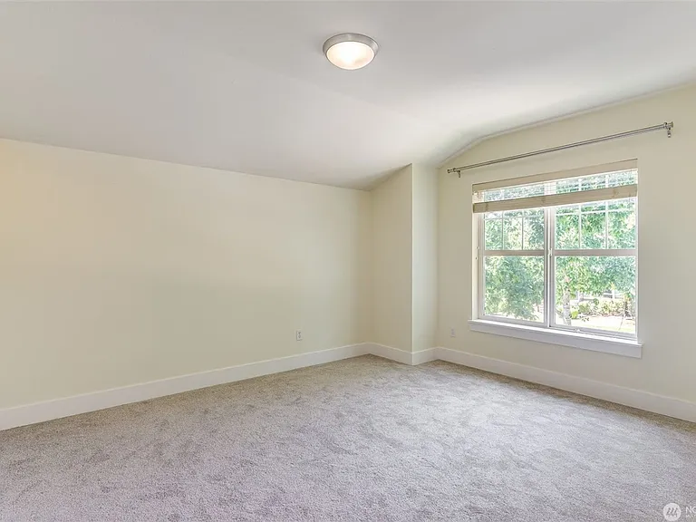 1774 25th Ave NE — Photo 8