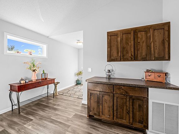 5th image of 39781 Fawn Ave