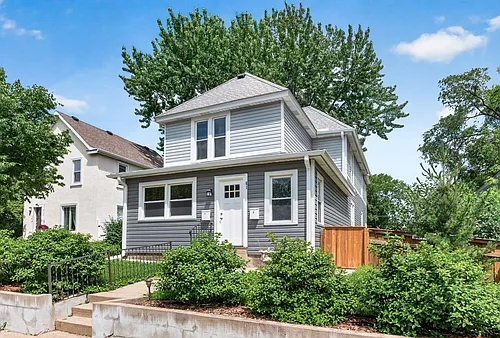 615 Taylor St NE Photo 1