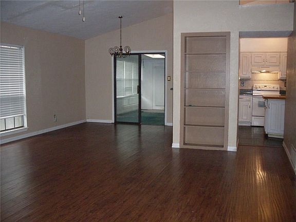 4th image of 2418 Brookdale Dr