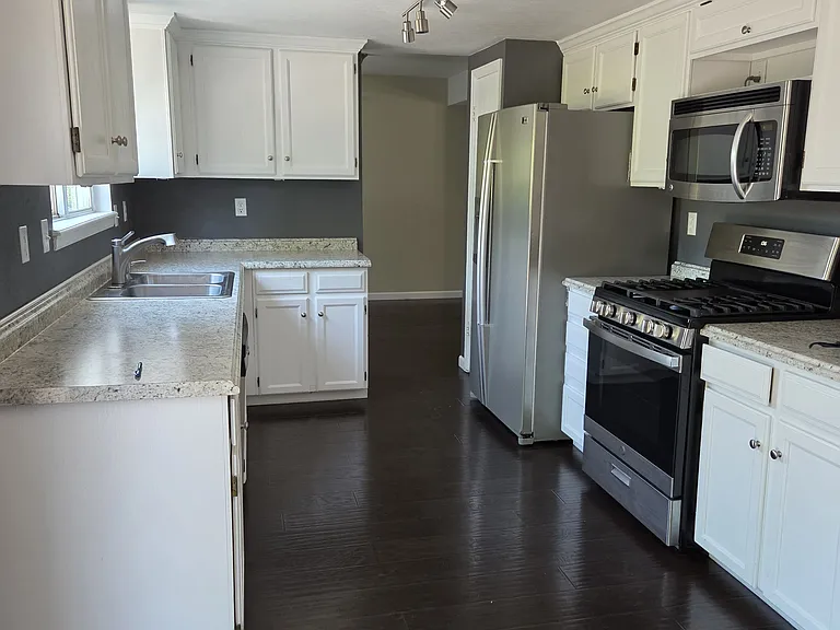 685 Georgetown Ln — Photo 5