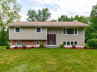 4 Woodland Cir, Hyde Park, NY 12538