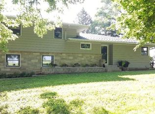 27126 Five Points Rd, Sycamore, IL 60178