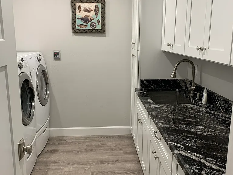 3403 Saxon Dr — Photo 14