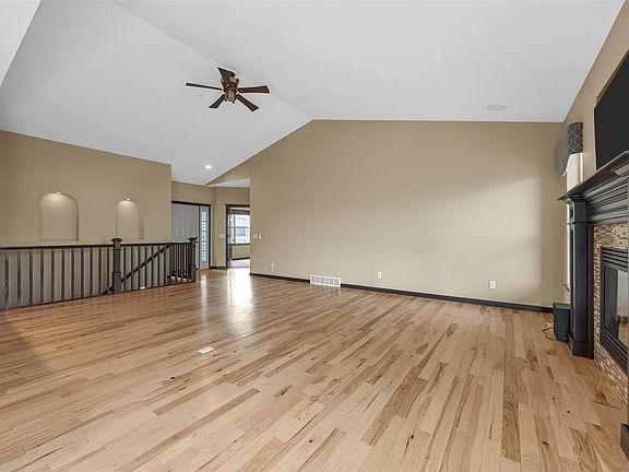 5th image of 2106 Hallbrook St SW