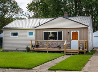2214 Rockne Dr, South Bend, IN 46615