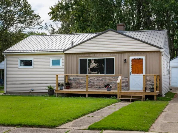 2214 Rockne Dr, South Bend, IN 46615