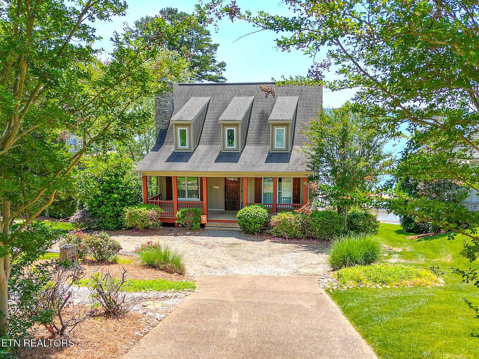 1st image of 3010 White Oak Cir