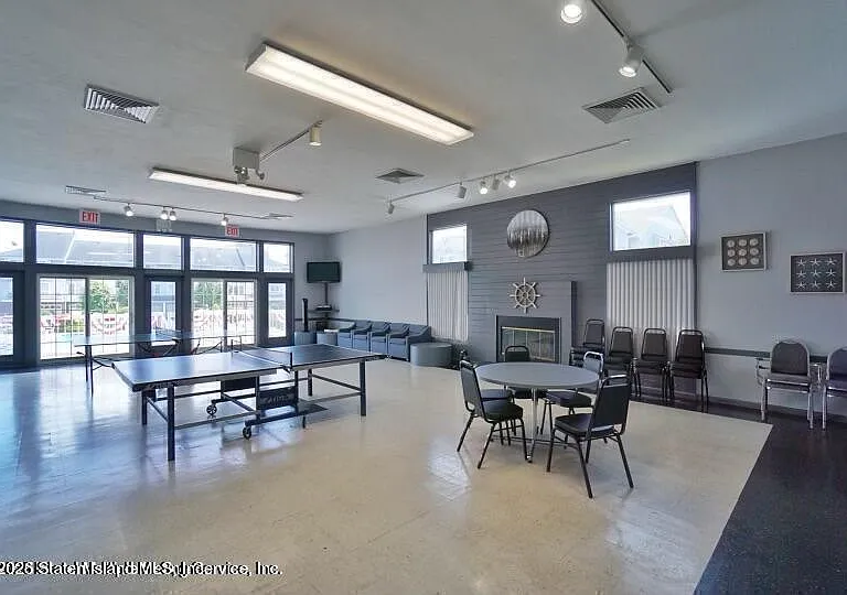 97 Commodore Dr — Photo 10