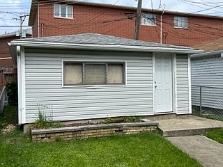 2nd image of 1928 W 34th Pl