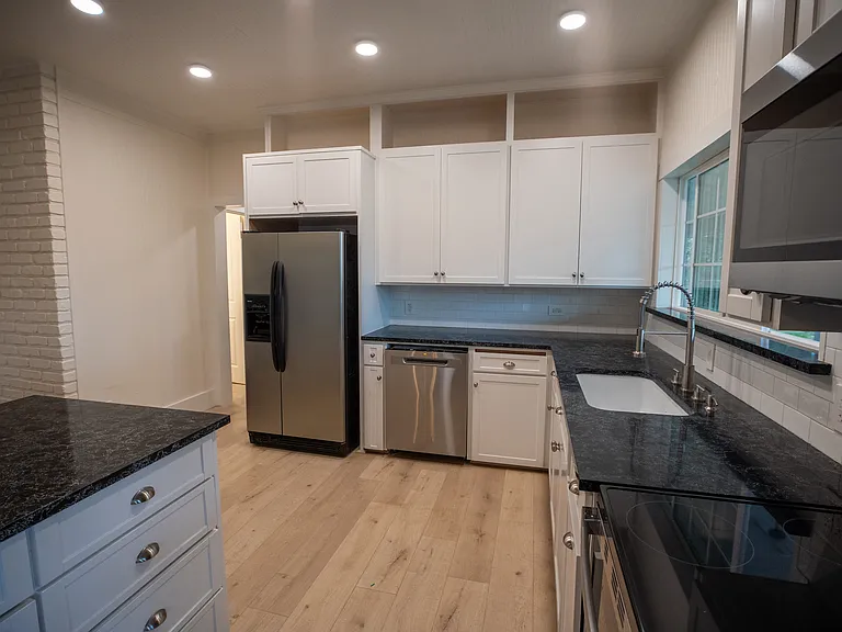 Large island and lots of space to entertain