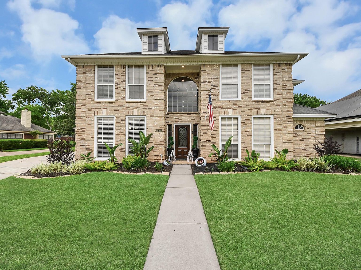1606 Country Squire Dr