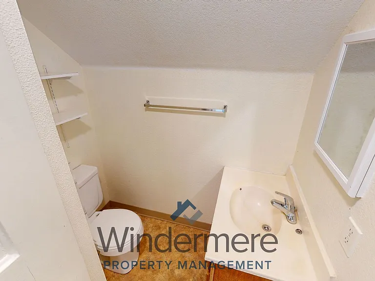 210 & 212 W Whitman Dr — Photo 5