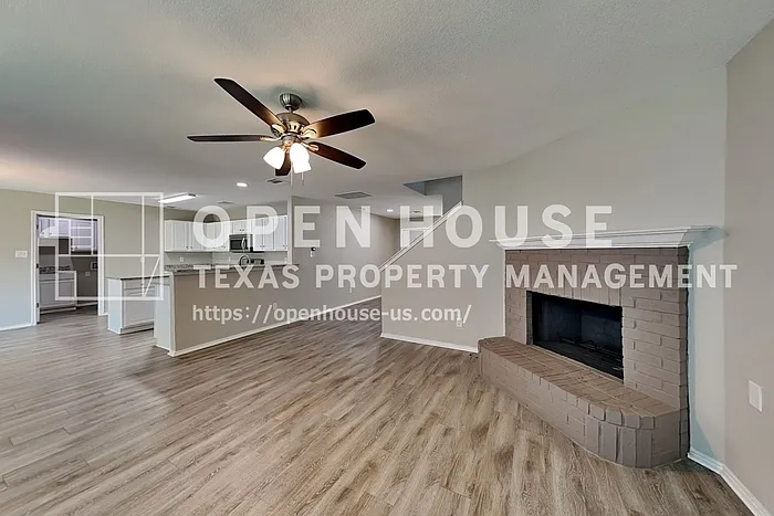 1056 Silver Spur Ln — Photo 4
