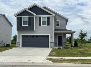 9127 SW 2nd St, Blue Springs, MO 64064