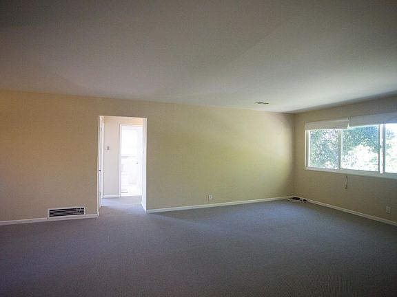 4th image of 299 Waverley St