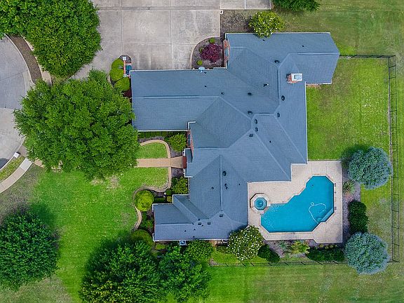 5th image of 104 Bluebonnet Cir