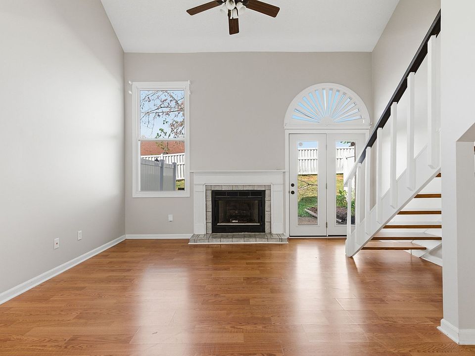 1st image of 220 Village Cir W #220