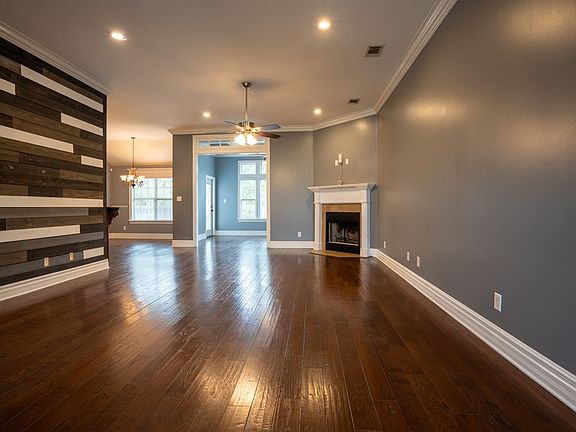 2nd image of 4363 Kenilworth Cir