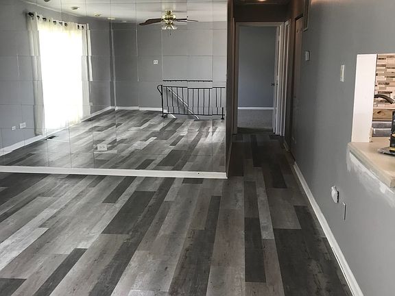 3rd image of 19334 Oakwood Ave #19334