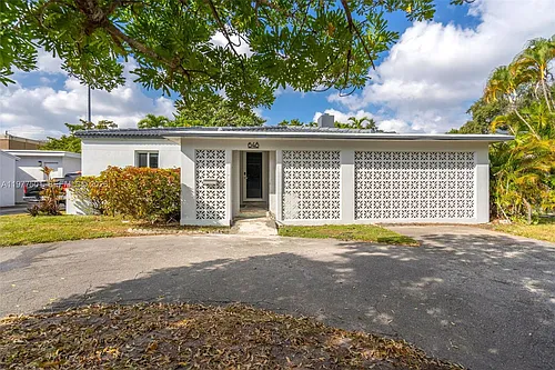648 South Dr Photo 1