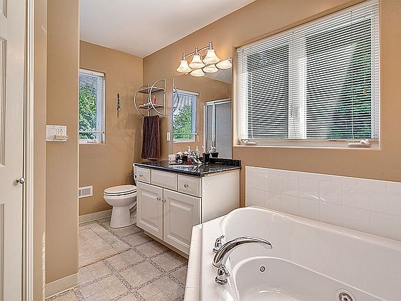5th image of 18134 W Lake Desire Dr SE